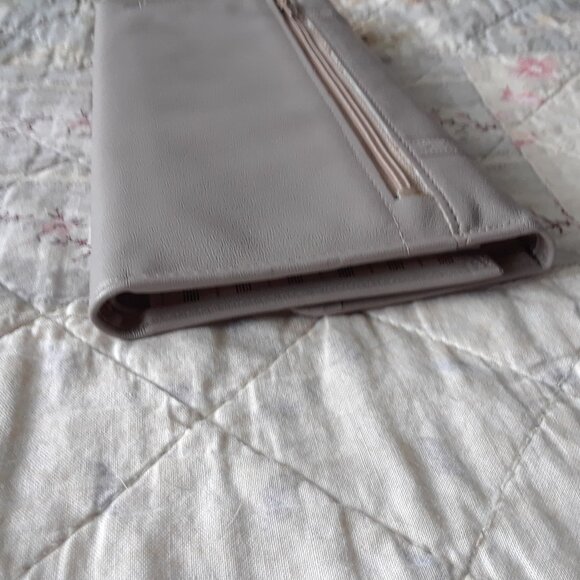 Vintage Buxton Alexis Leather Wallet - Picture 7 of 16